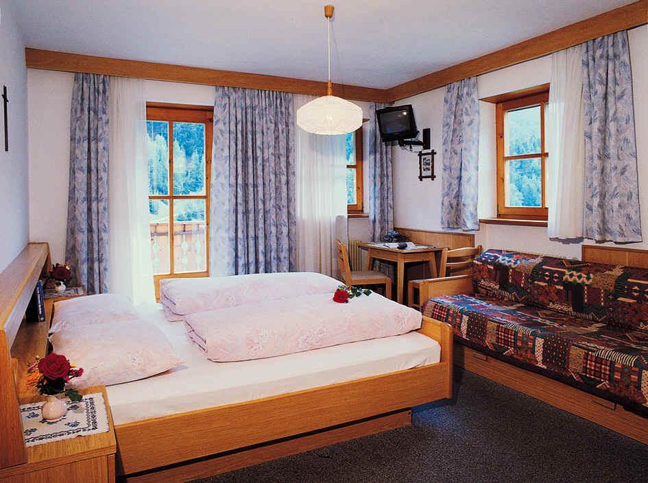 Gasthof Mittermuehl Funes  Room photo